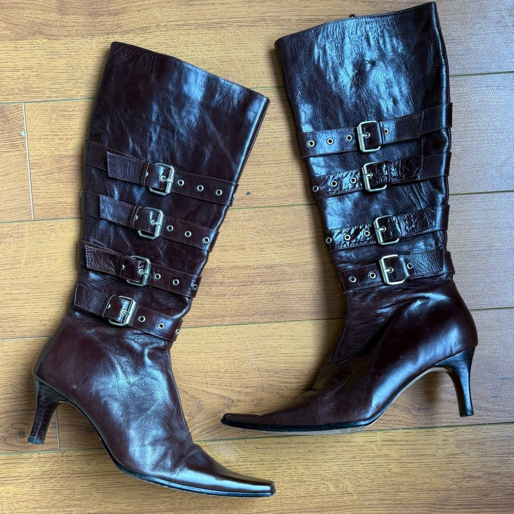 Fabulous Vero Cuoio Genuine Leather boots with buckle detailing